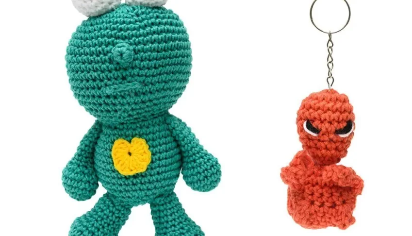 Duo Et coração e chaveiro mini alienígena em amigurumi