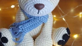 urso com cachecol amigurumi