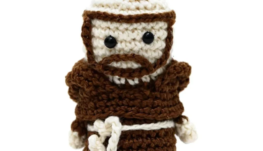 Mini São Francisco de Assis em amigurumi