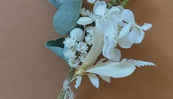 Mini buque Desidratado em tons de verde com branco