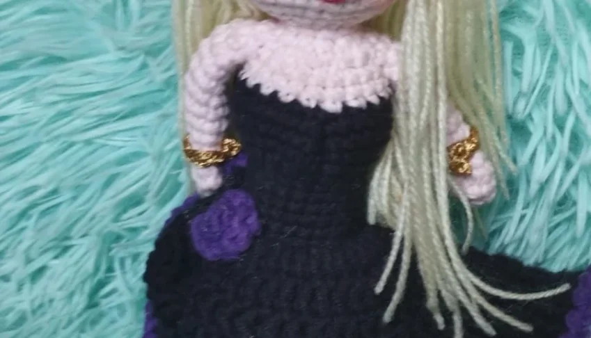 Bonequinha Amigurumi Artesanal - 18 cm
