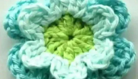 Flores de Duas Camadas em Crochê