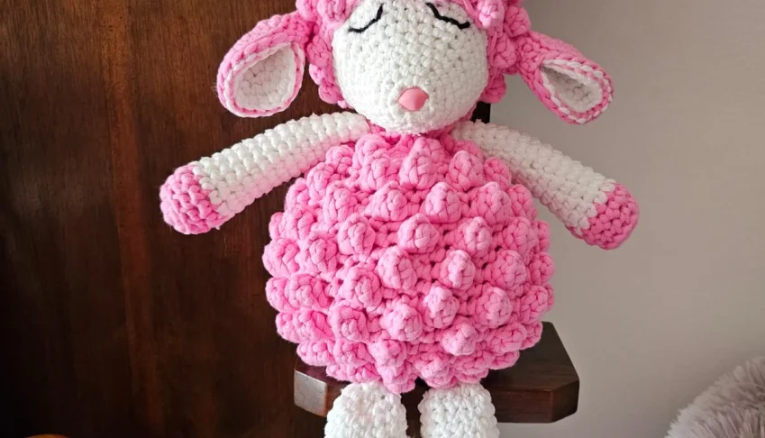 Carneirinho Pipoca Rosa Chiclete -  feito a mão, crochet,