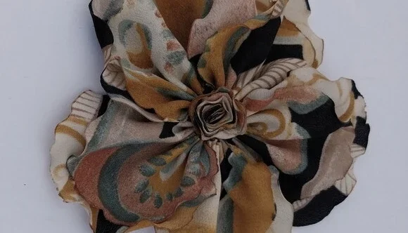Broche de Tecido Artesanal