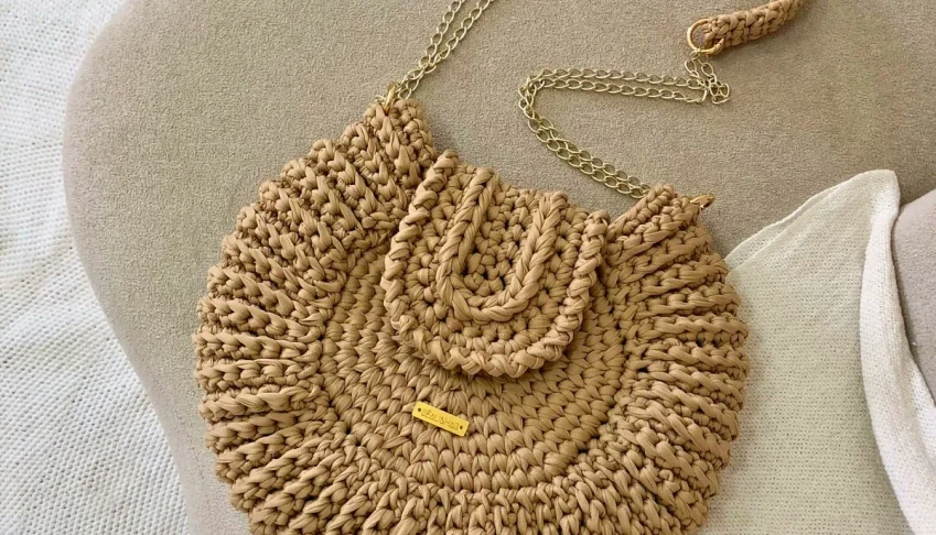 Bolsa Tiracolo Shell Bag Nude em Crochê