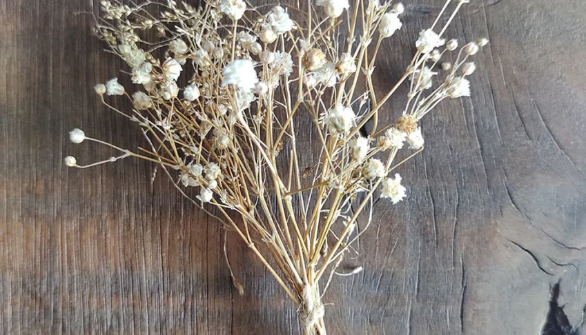Mini Buque para convites com Gypsophila dourada