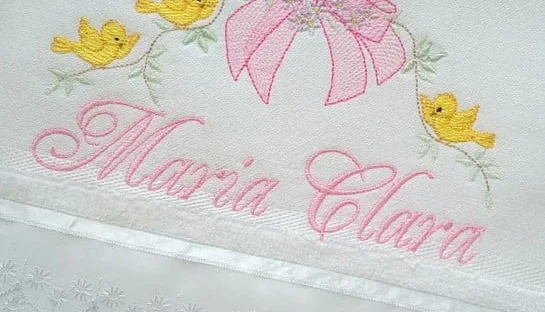 Toalha de Banho com Bordado Inglês 70 × 140 cm