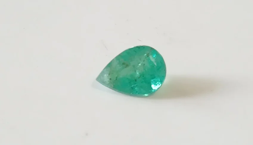 Esmeralda colombiana extra gota 0,85 ct