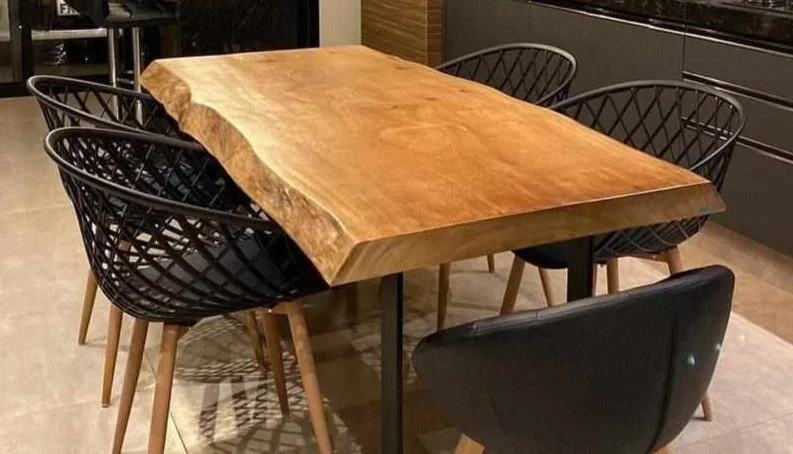 Mesa de Madeira Maciça Artesanal