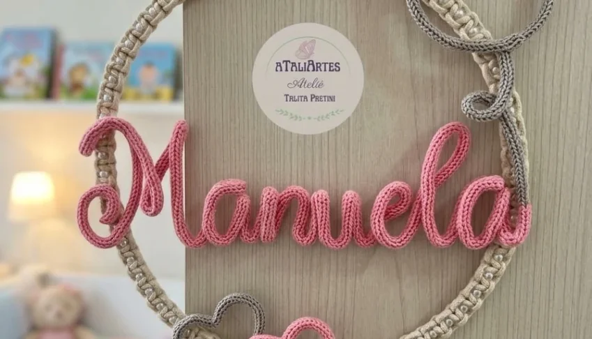 Guirlanda Macramê com Pérolas personalizada com Tricotin