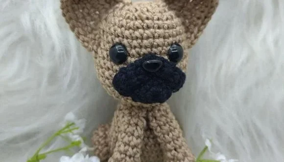 Mini Buldogue Francês 15 cm - Amigurumi