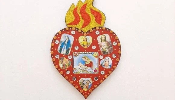 Enfeite Sagrado Coração com Lantejoulas Pt