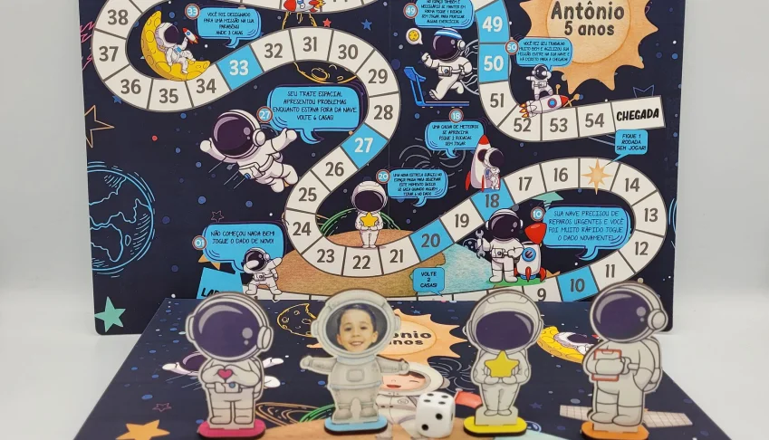 Jogo de Tabuleiro Astronauta com Caixa de Papel