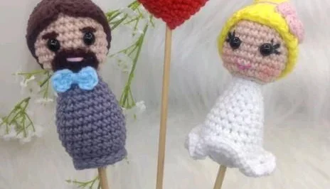 Topo de Bolo Casal de Noivinhos em Amigurumi