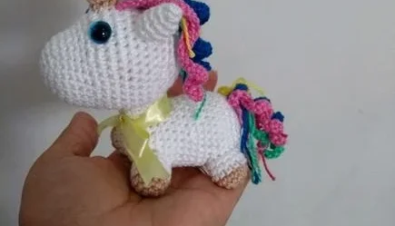 Mini Amigurumi Unicórnio