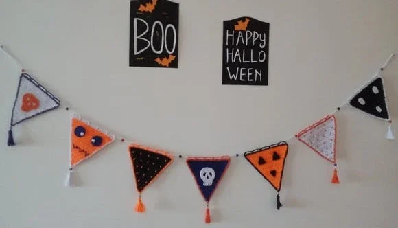 Varal de Bandeirinhas em Crochê Halloween