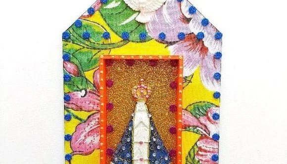 Capelinha de Madeira e Chita "N. S. Aparecida"