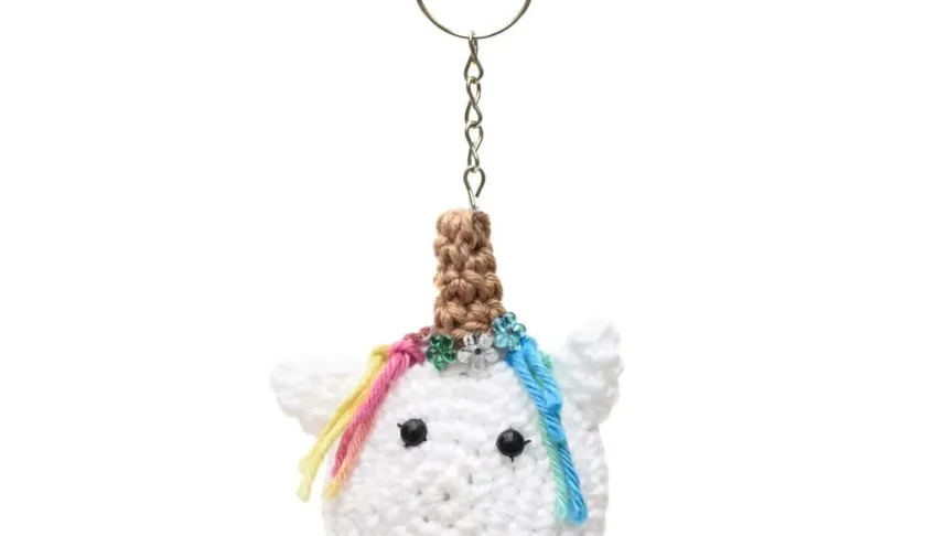Chaveiro unicórnio pequeno em amigurumi