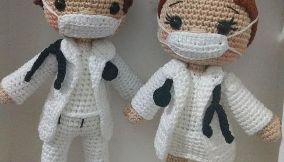 Amigurumi Profissões - Enfermeira ou Enfermeiro