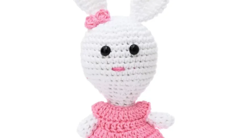 Coelha de Vestido Rosa em Amigurumi