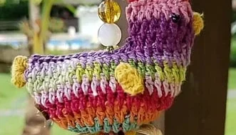 Pingente Decorativo Galinhas Coloridas em Crochê Superluxo