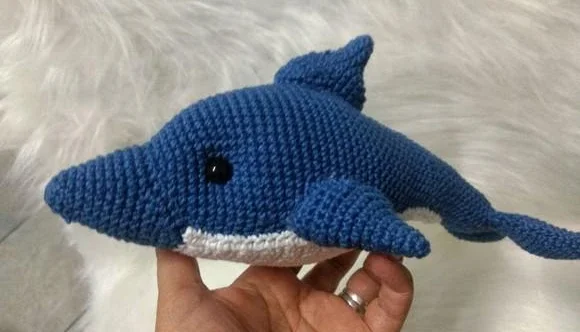 Amigurumi Golfinho feito de crochê
