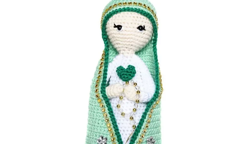 Nossa Senhora em Amigurumi com Manto Verde Água