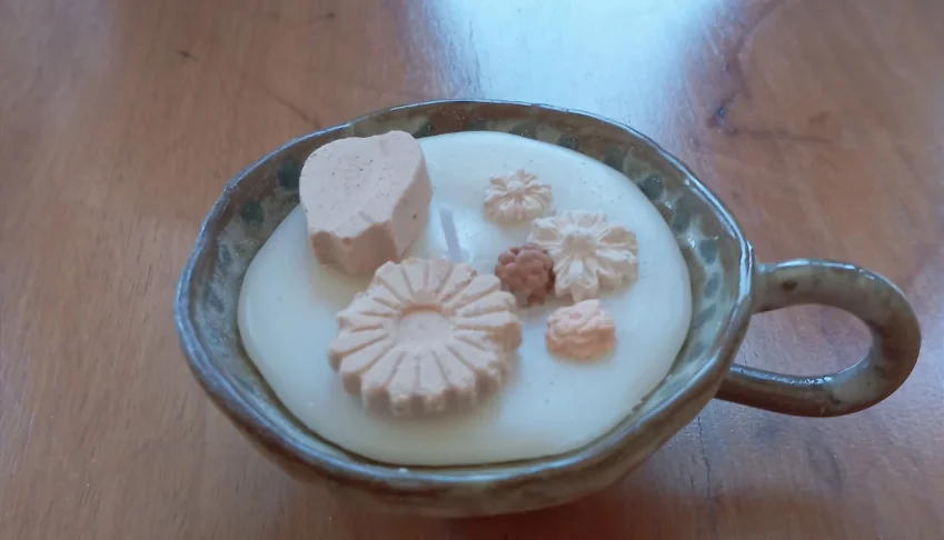 Vela em Xícara de Cerâmica com Aromatizadores