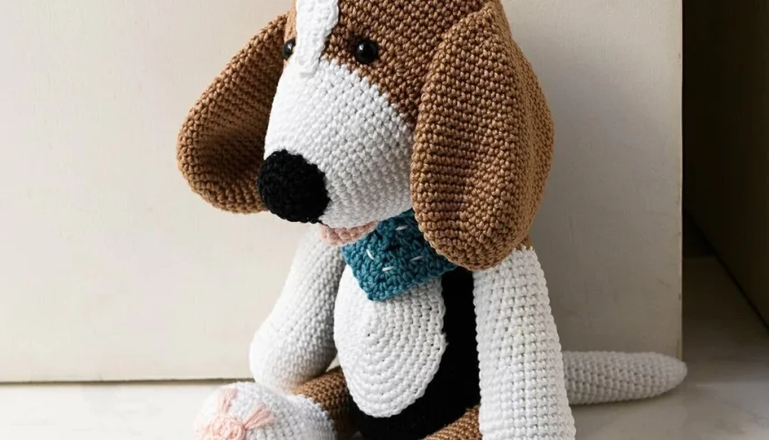 Cachorro Beagle Peso de Porta em Amigurumi