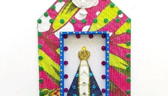 Capelinha de Madeira e Chita "N. S. Aparecida"