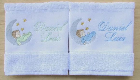 Toalha de Boca Personalizada Bebê na Lua