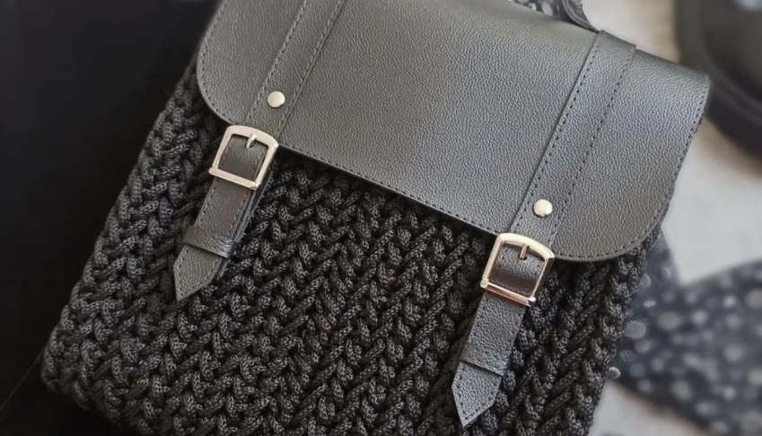 Mochila Back Bag Preta em Crochê com Couro