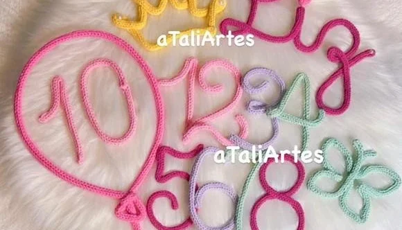 Kit Mêsversário Princesa coroa + borboleta + Nome