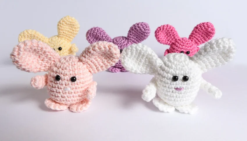 Kit 5 Mini Coelhinhos em Amigurumi