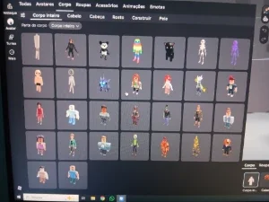 Conta de Roblox com itens raros