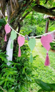 Varal de Corações em Crochê - Artesanato e Personalizados