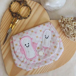 Porta-absorventes de feltro - Artesanato e Personalizados