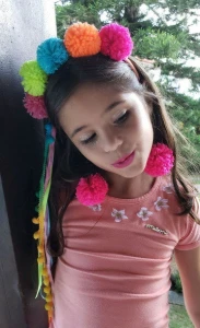 Kit Festa Tiara Coroa de Pompoms e Brincos Pompom - Artesanato e Personalizados