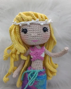 Sereia em Amigurumi - Artesanato e Personalizados