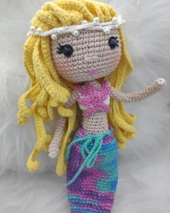 Sereia em Amigurumi - Artesanato e Personalizados