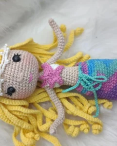 Sereia em Amigurumi - Artesanato e Personalizados