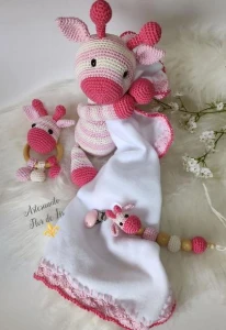Kit Baby em Crochê com Naninha - Tema Girafa - Artesanato e Personalizados