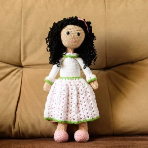 Boneca Prenda em amigurumi - Artesanato e Personalizados