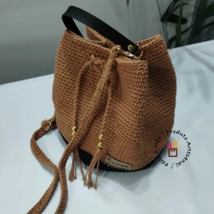 Bolsa Saco de Crochê Preta e Terracota - Artesanato e Personalizados