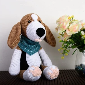 Cachorro Beagle escuro em amigurumi - Artesanato e Personalizados