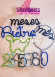 Kit Mêsversário Dinossauro com Nome em Tricotin - Artesanato e Personalizados