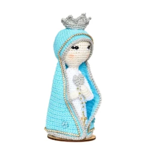 Nossa Senhora em Amigurumi com Manto Azul Céu - Artesanato e Personalizados