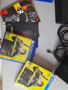 PS4 todo bom, bem conservado jogos, controles novos redset e - Outros