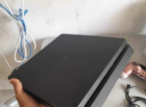 PS4 todo bom, bem conservado jogos, controles novos redset e - Outros