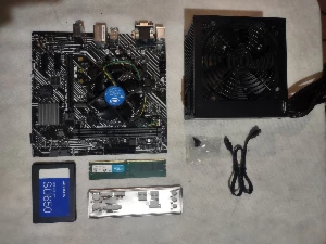 PC i3 10100 pronto para uso sem gabinete - Produtos Físicos